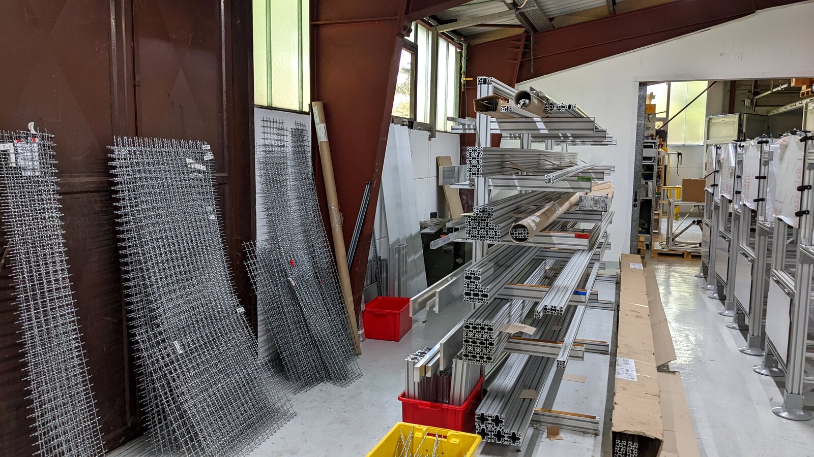 Vormontierte Rahmen und Gestellbauteile in der Werkstatt der marloth-Gruppe