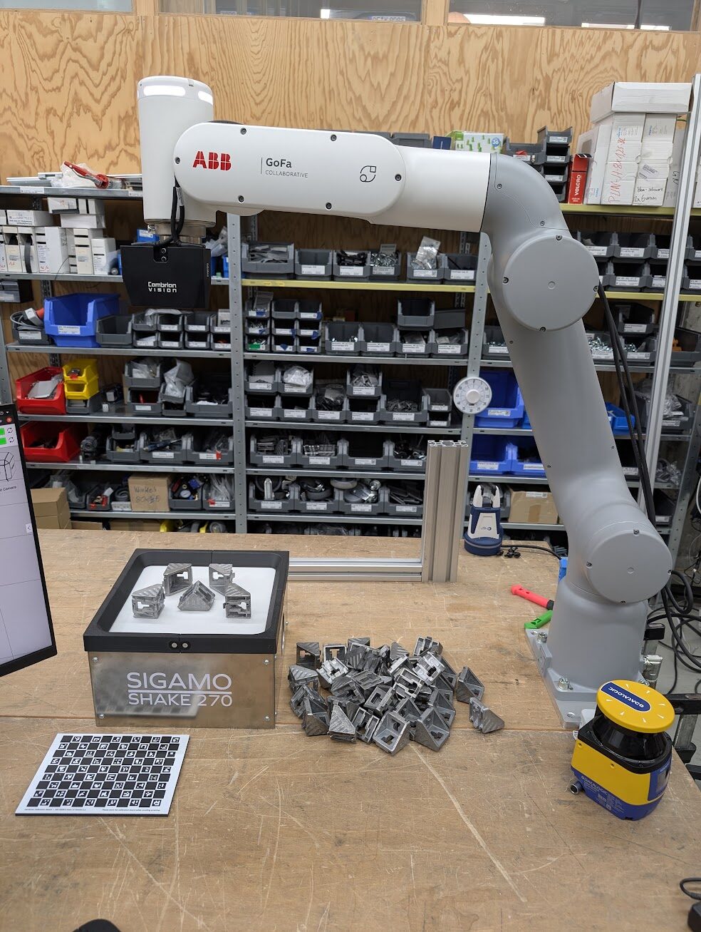 ABB GoFa mit Cambrian 3D-Vision beim Bin-Picking aus der SIGAMO Shake 270