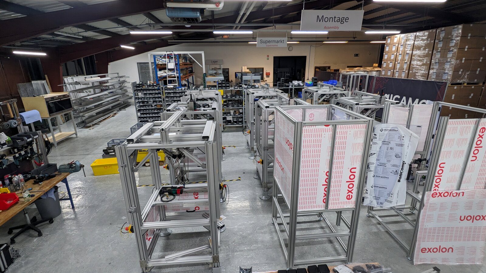 Maschinengestelle im Aufbau in der Montage der marloth GmbH in Köln